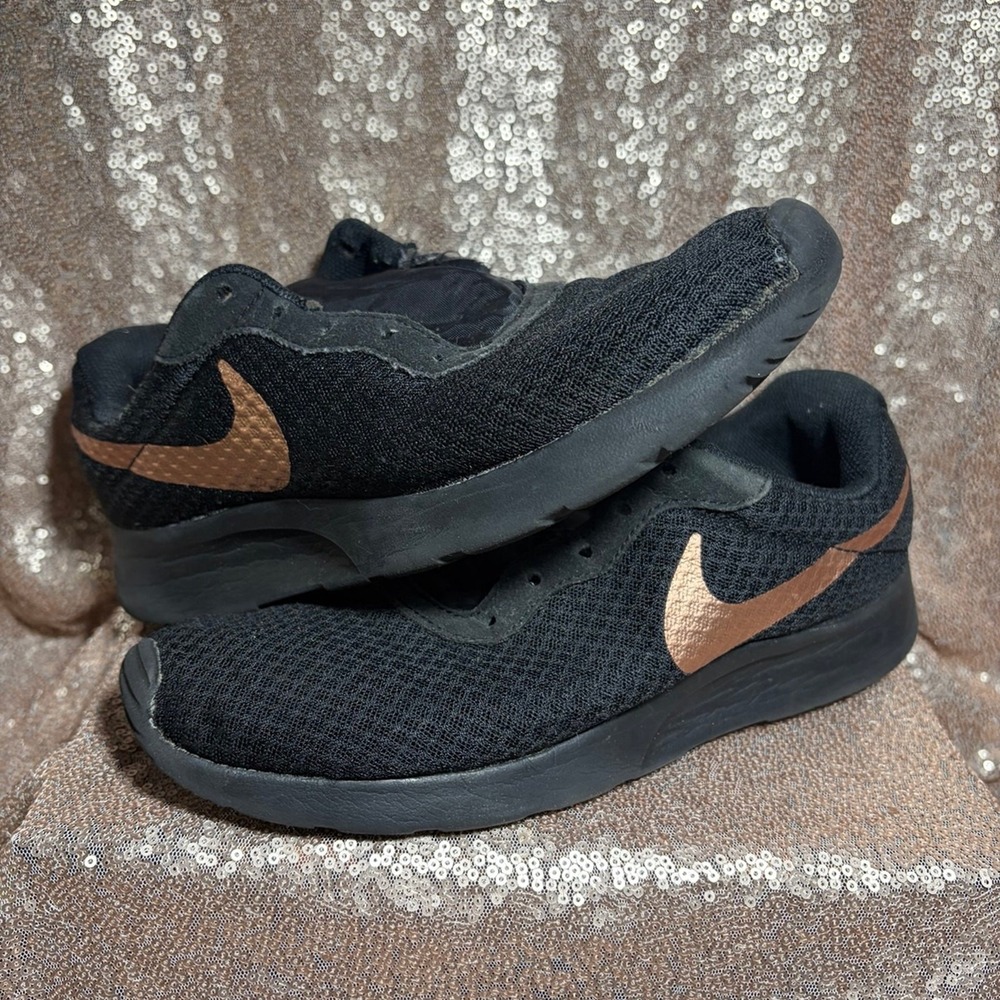 Women's Nike Tanjun running shoes in black with a bronze swoosh Size 8.5